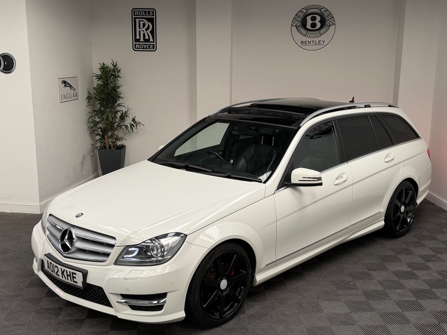 Used Mercedes-Benz C Class 2012 for sale - 78005535: Photo 2