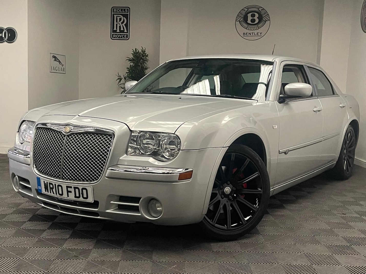 Used Chrysler 300C 2010 for sale - 78004868: Photo 14