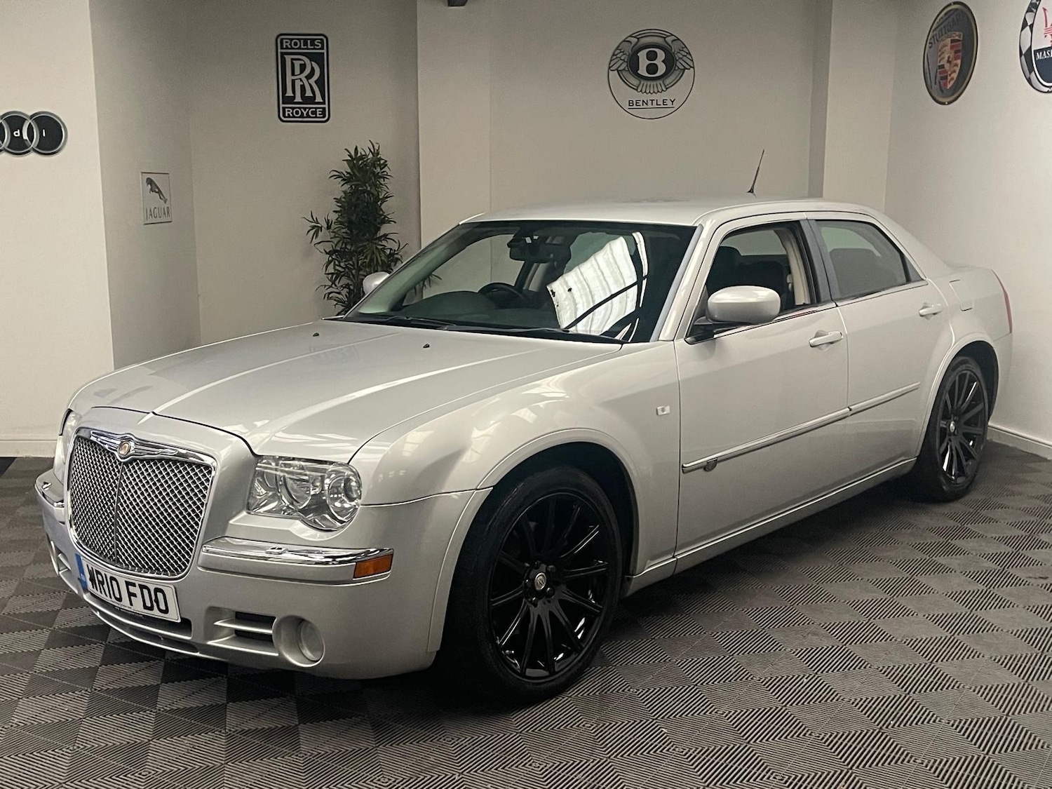 Used Chrysler 300C 2010 for sale - 78004868: Photo 16