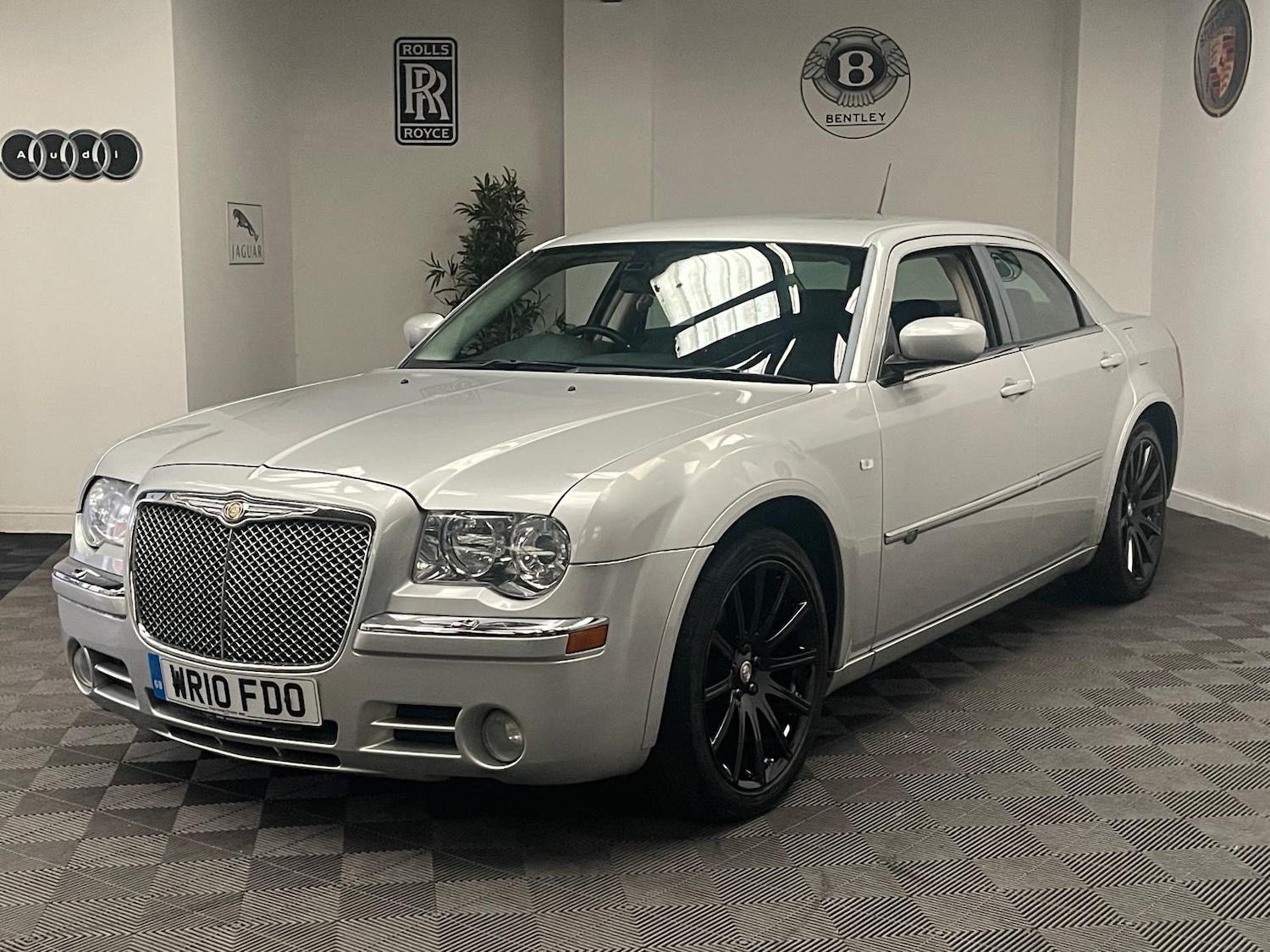 Used Chrysler 300C 2010 for sale - 78004868: Photo 18