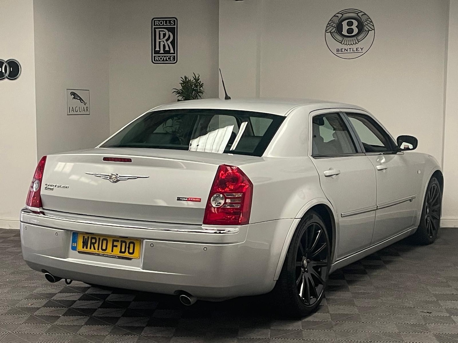 Used Chrysler 300C 2010 for sale - 78004868: Photo 4