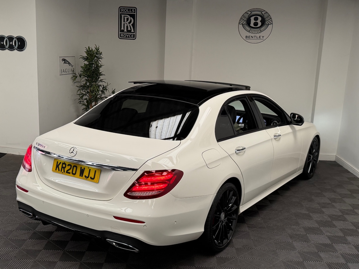 Used Mercedes-Benz E Class 2020 for sale - 77982024: Photo 15