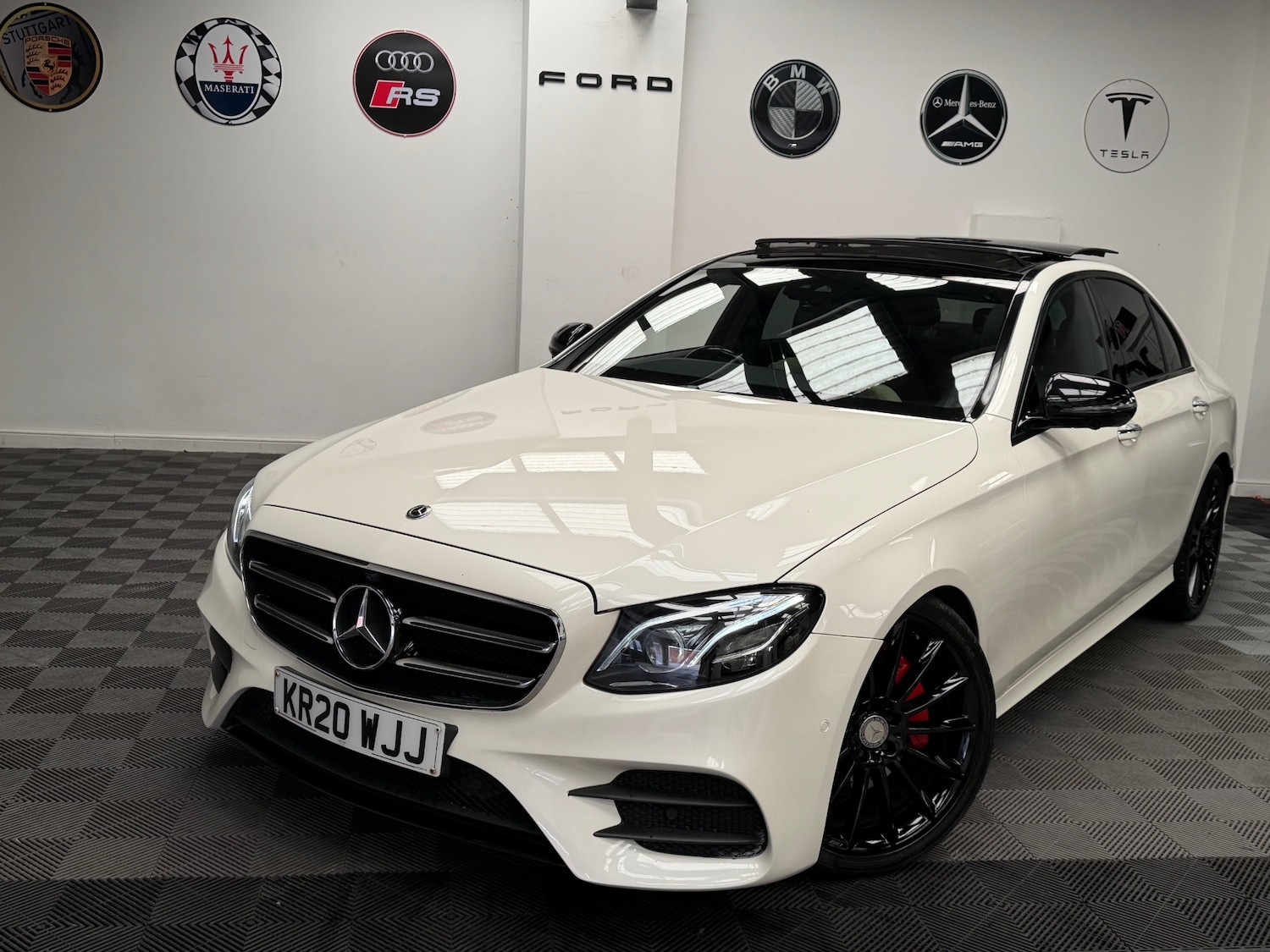 Used Mercedes-Benz E Class 2020 for sale - 77982024: Photo 2