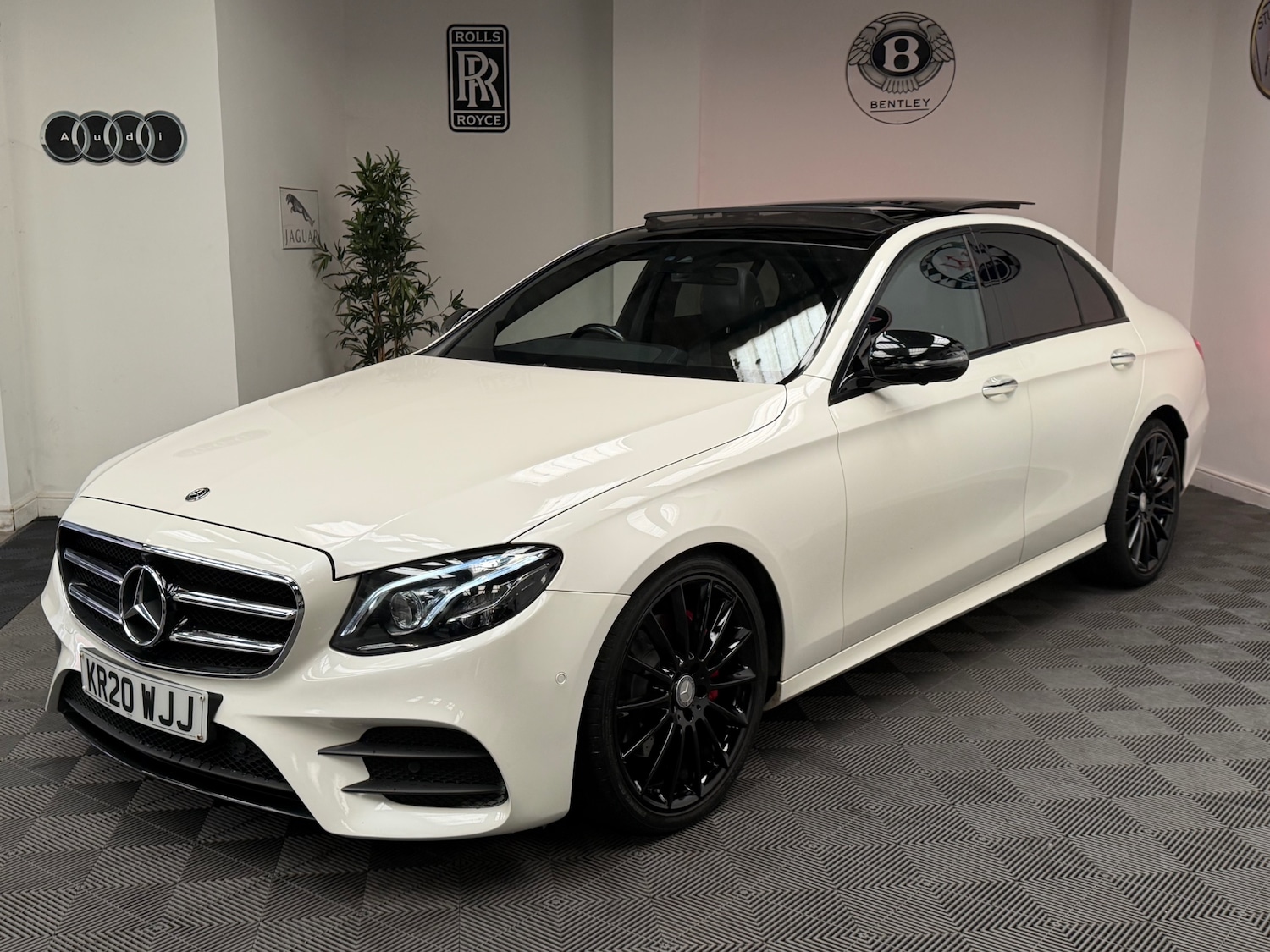 Used Mercedes-Benz E Class 2020 for sale - 77982024: Photo 4