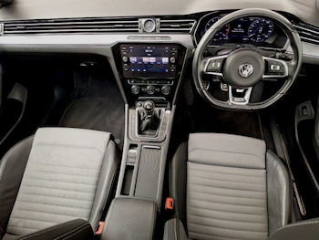 Used Volkswagen Passat 2017 for sale - 76130193: Photo 2