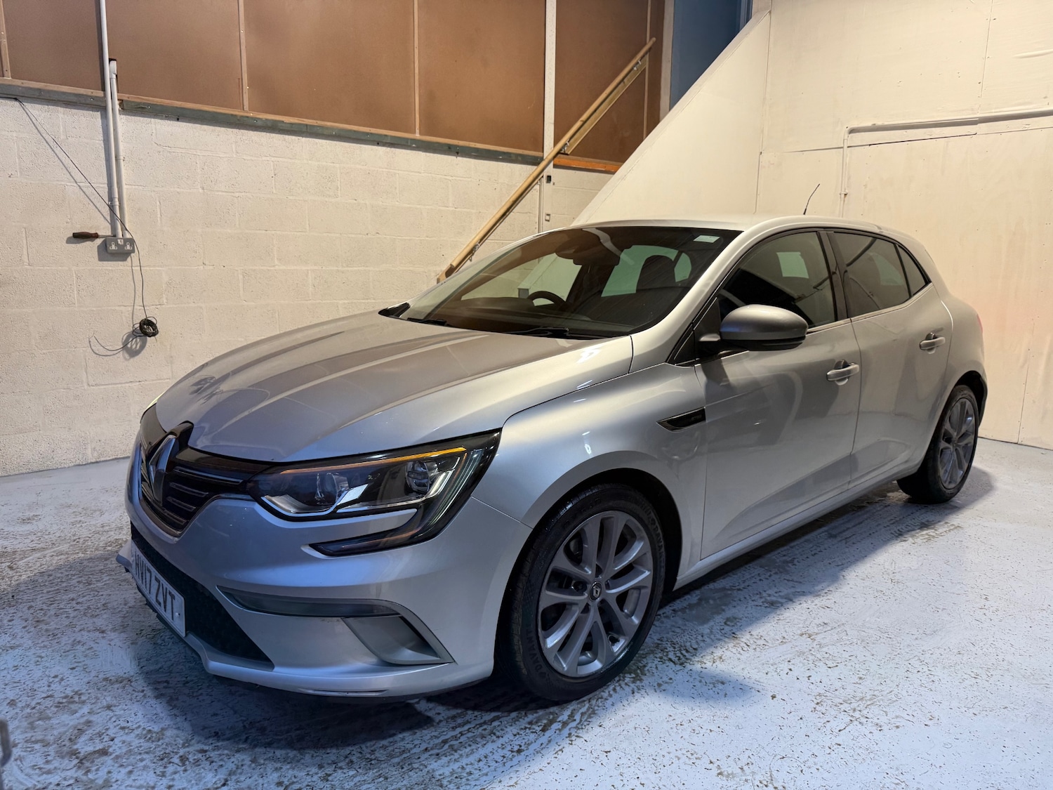Used Renault Megane 2017 for sale - 77170724: Photo 2