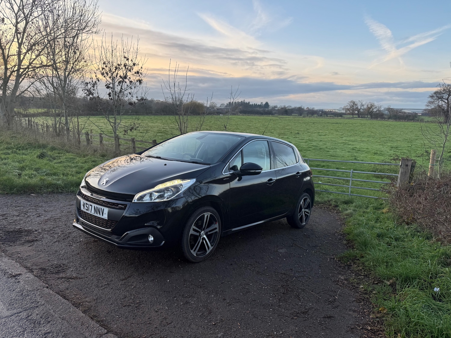 Used Peugeot 208 2017 for sale - 76796614: Photo 2