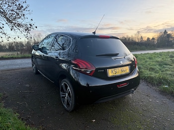 Used Peugeot 208 2017 for sale - 76796614: Photo