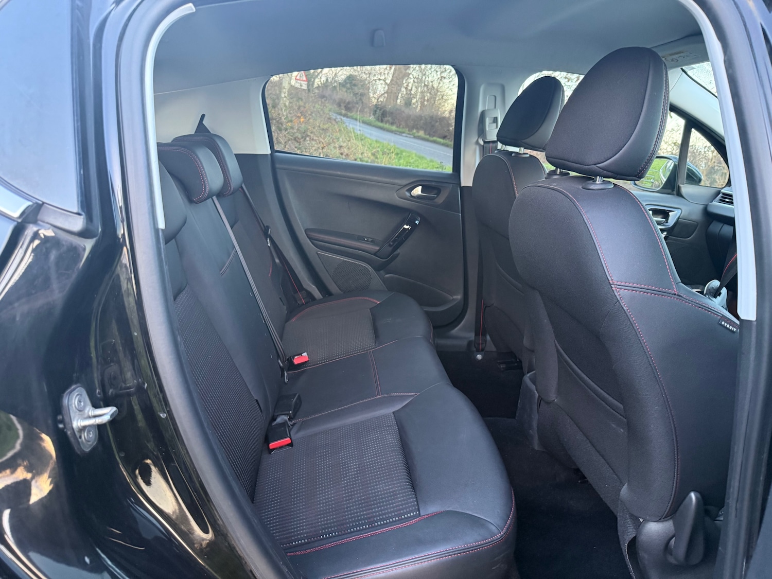 Used Peugeot 208 2017 for sale - 76796614: Photo 8