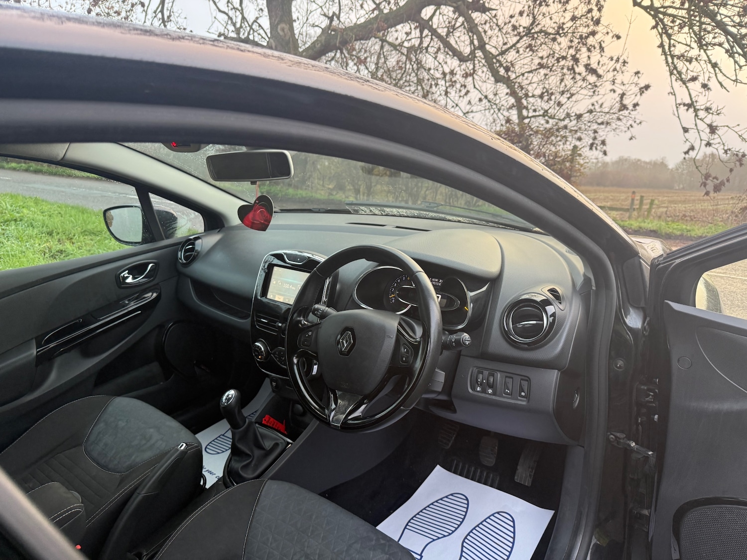 Used Renault Clio 2014 for sale - 76780543: Photo 11