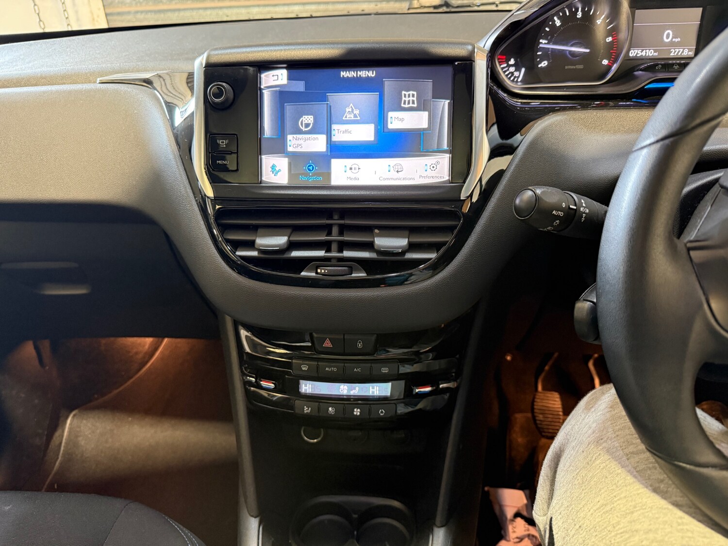 Used Peugeot 208 2012 for sale - 77556010: Photo 15