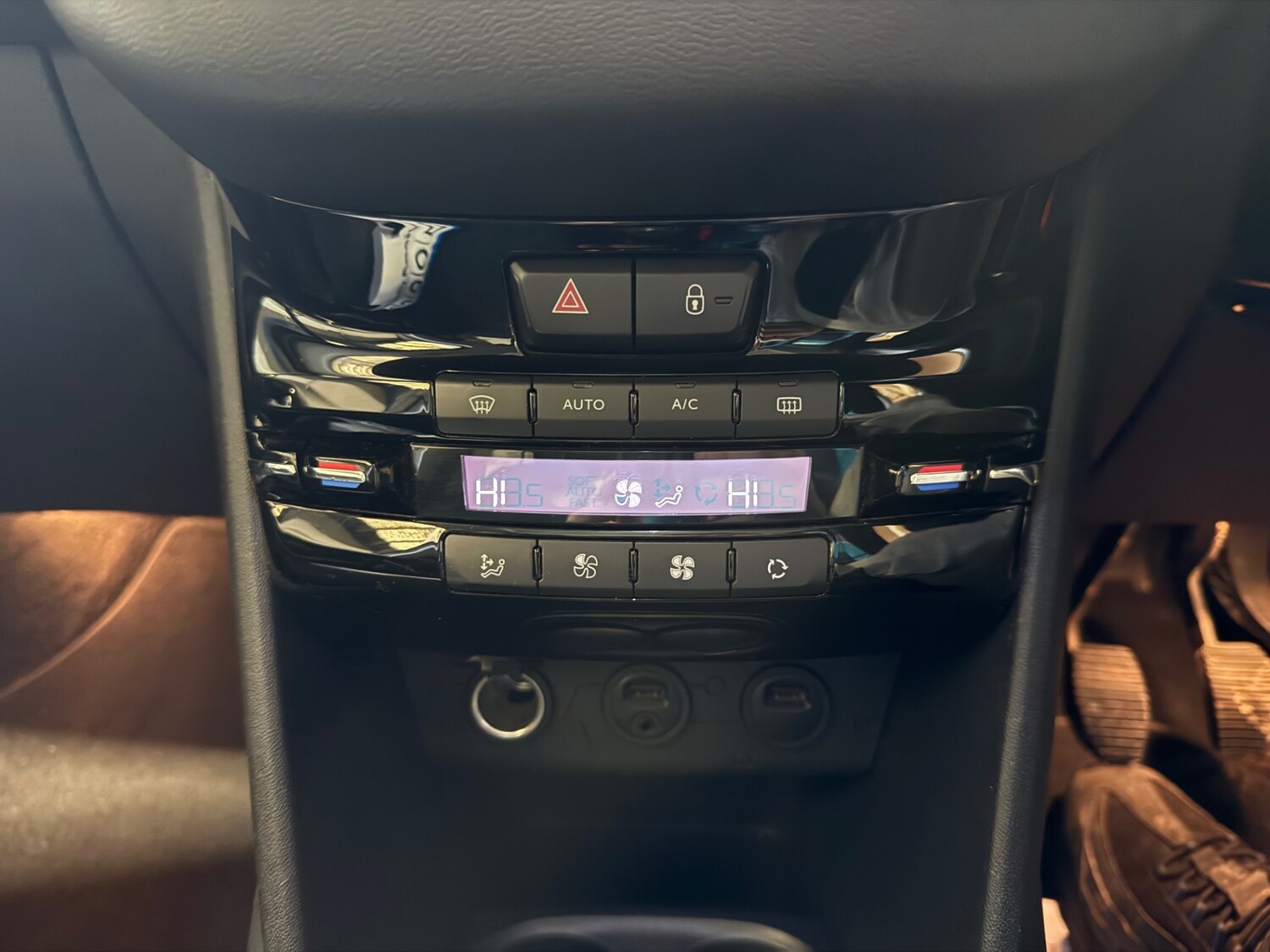 Used Peugeot 208 2012 for sale - 77556010: Photo 17