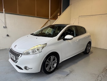 Used Peugeot 208 2012 for sale - 77556010: Photo