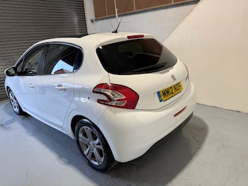 Used Peugeot 208 2012 for sale - 77556010: Photo