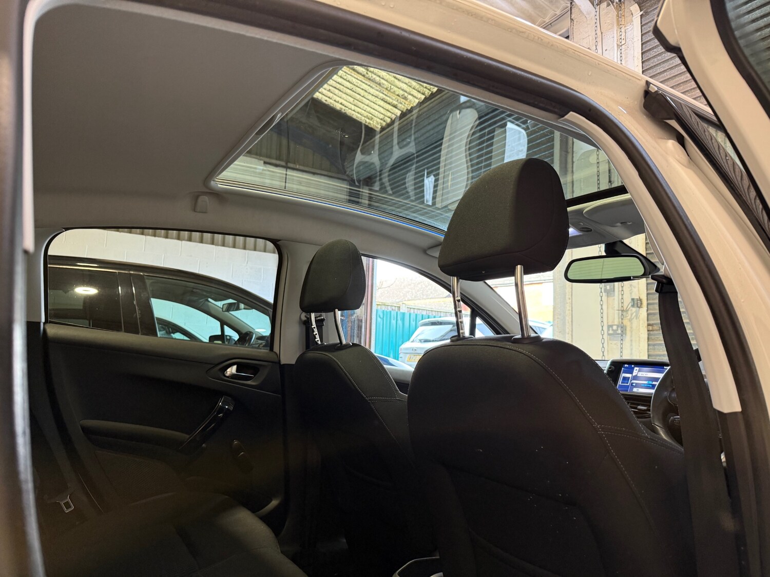 Used Peugeot 208 2012 for sale - 77556010: Photo 9