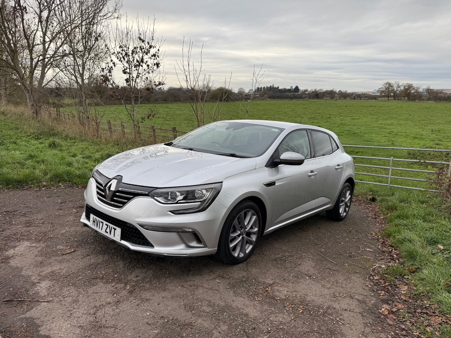 Used Renault Megane 2017 for sale - 76706647: Photo 2