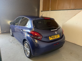 Used Peugeot 208 2016 for sale - 79376421: Photo