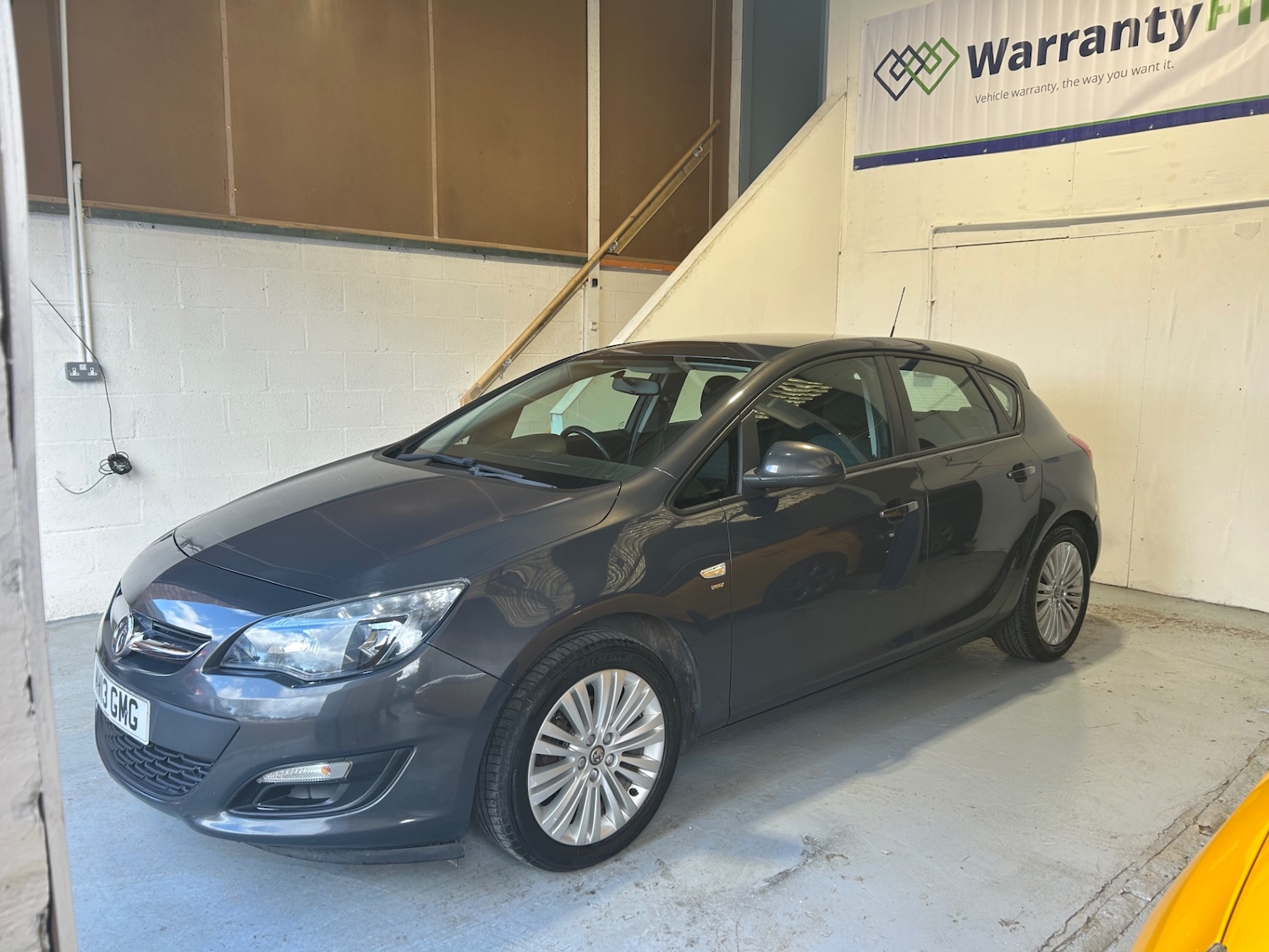 Used Vauxhall Astra 2013 for sale - 78045401: Photo 2