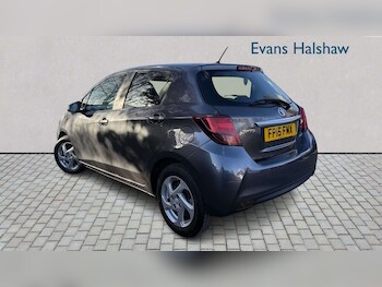 Used Toyota Yaris 2015 for sale - 77858853: Photo