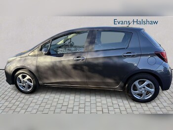 Used Toyota Yaris 2015 for sale - 77858853: Photo