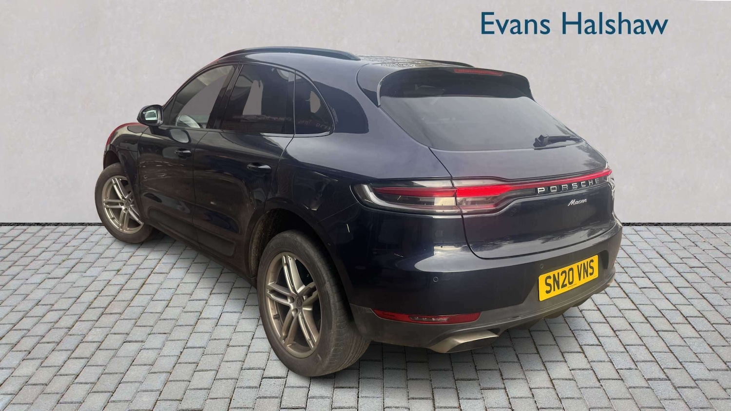 Used Porsche Macan 2020 for sale - 77913812: Photo 2