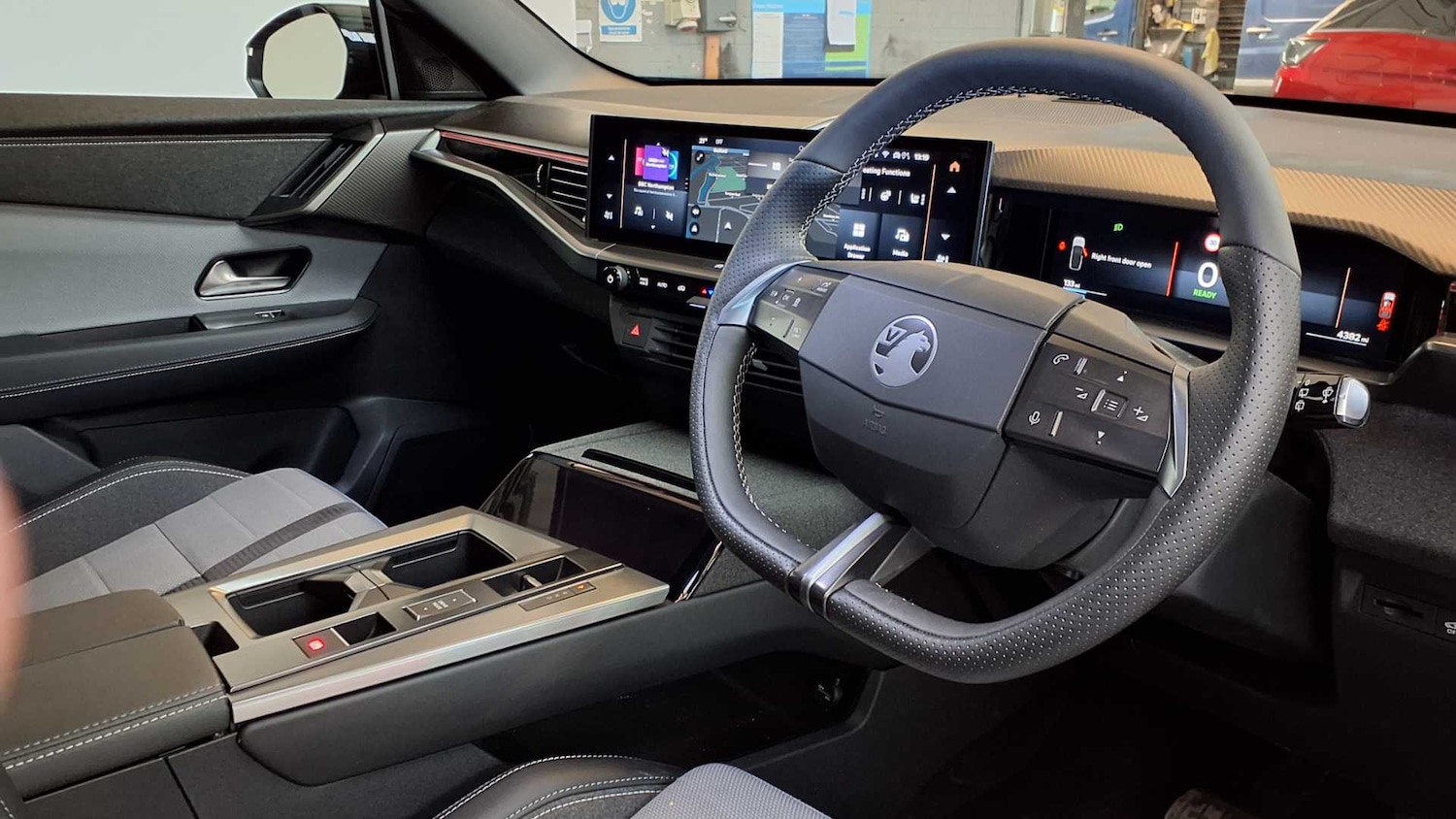 Used Vauxhall Grandland 2024 for sale - 77856855: Photo 2