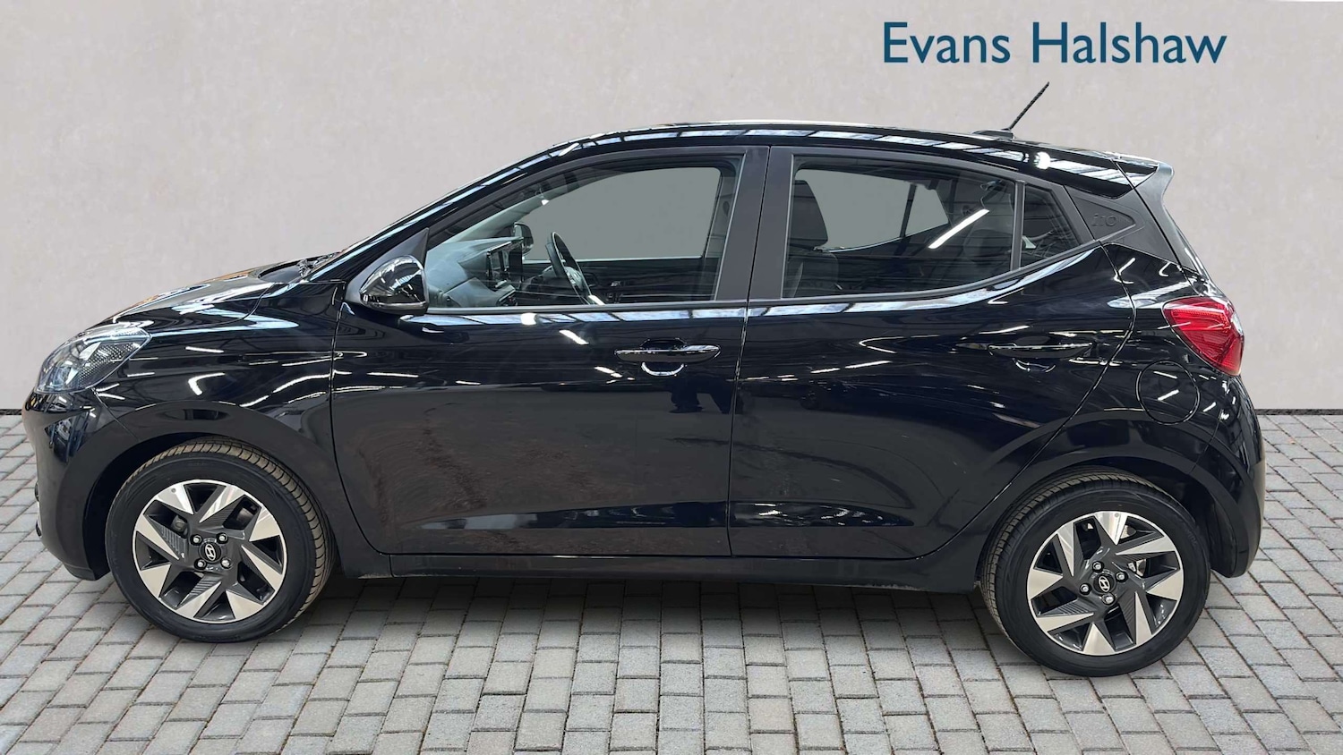 Used Hyundai i10 2024 for sale - 77856930: Photo 3