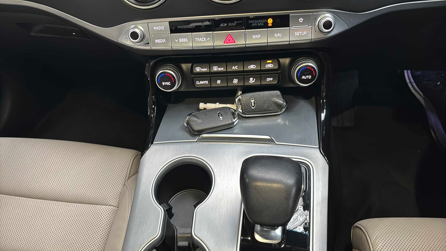 Used Kia Stinger 2017 for sale - 77859600: Photo 12