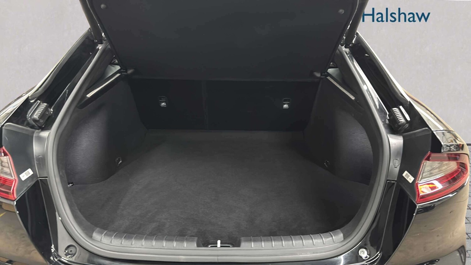 Used Kia Stinger 2017 for sale - 77859600: Photo 7