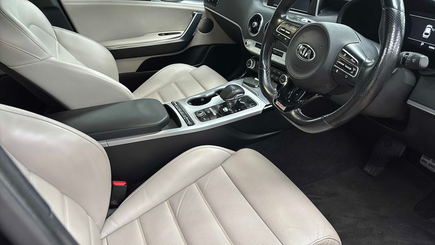 Used Kia Stinger 2017 for sale - 77859600: Photo 8