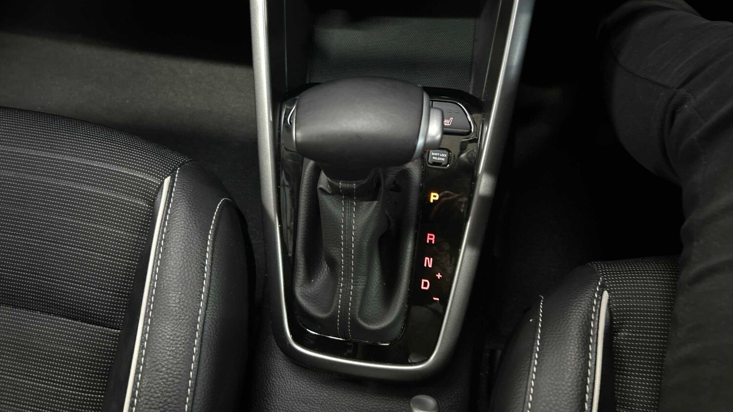 Used Kia Stonic for sale - 77861769: Photo 24