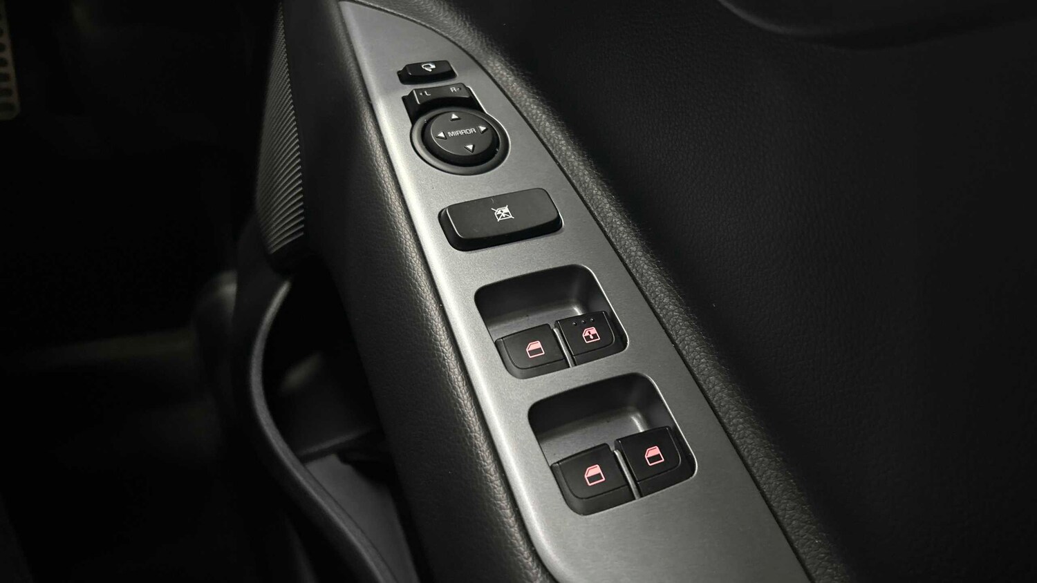 Used Kia Stonic for sale - 77861769: Photo 28