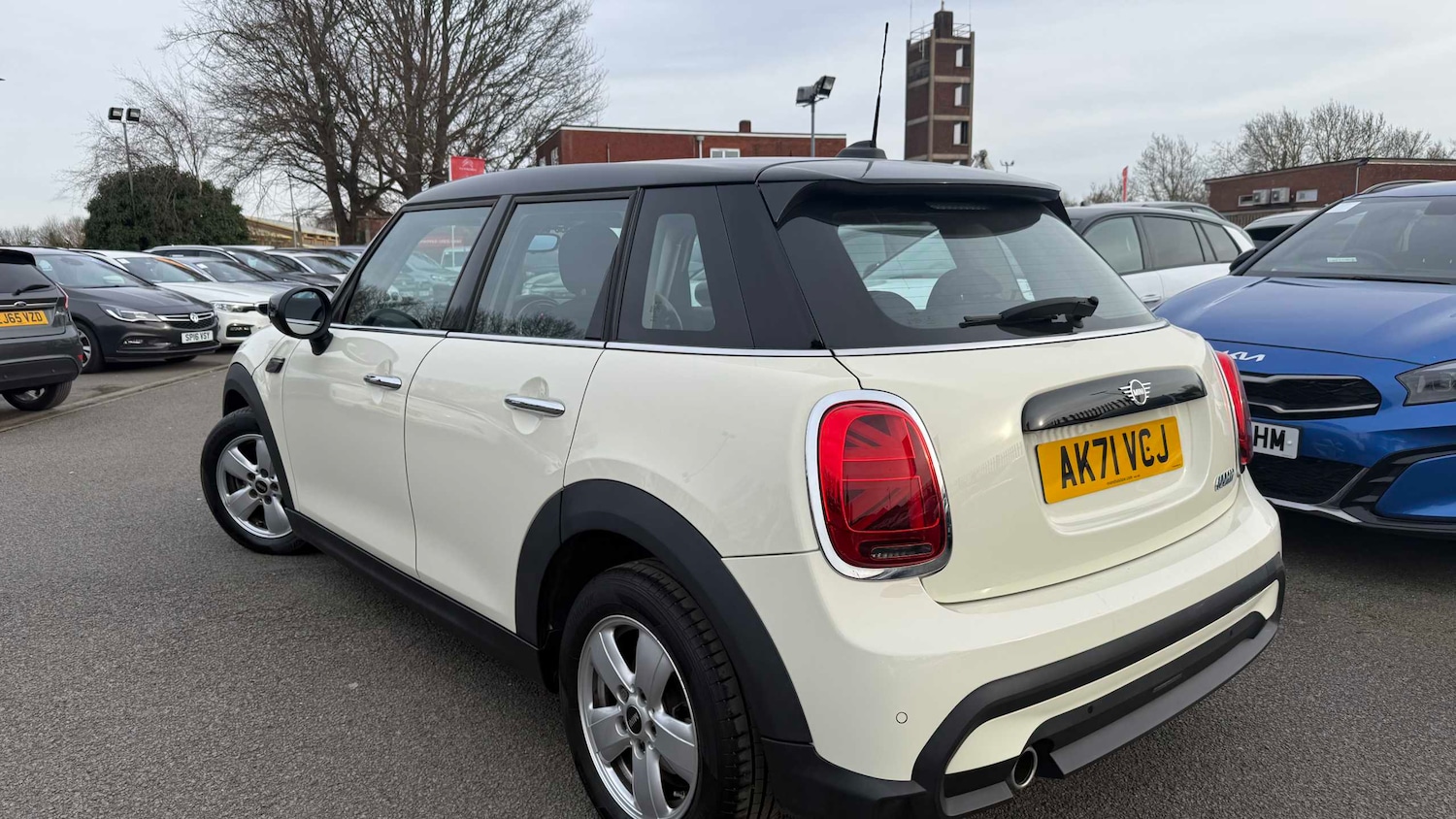 Used MINI Hatch 2021 for sale - 77859519: Photo 2