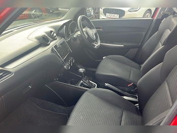 Used Suzuki Swift 2020 for sale - 75761161: Photo