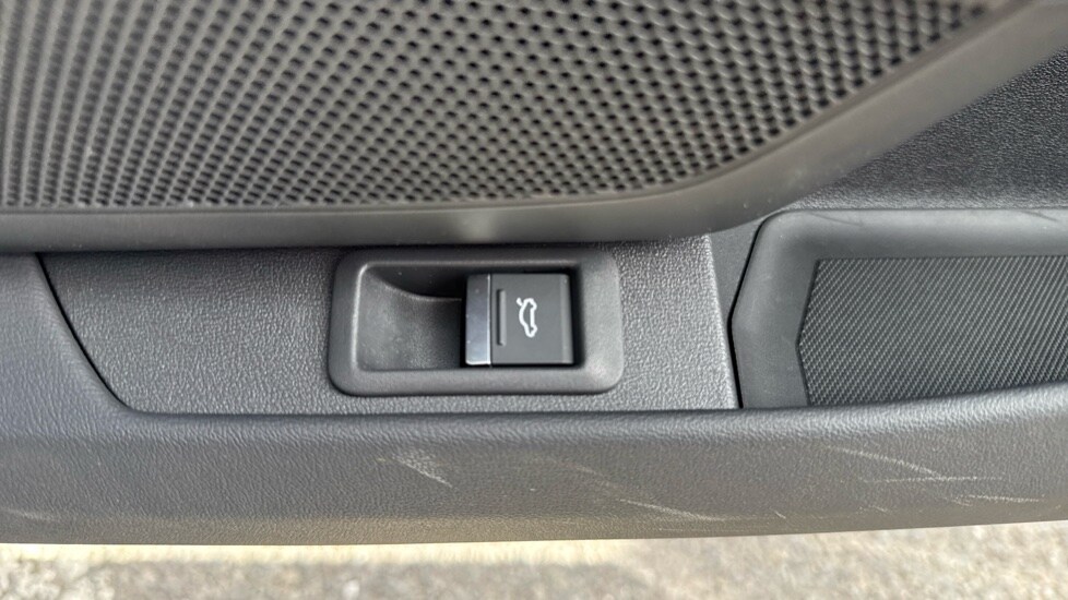 Used Audi e-tron GT 2024 for sale - 76203906: Photo 51