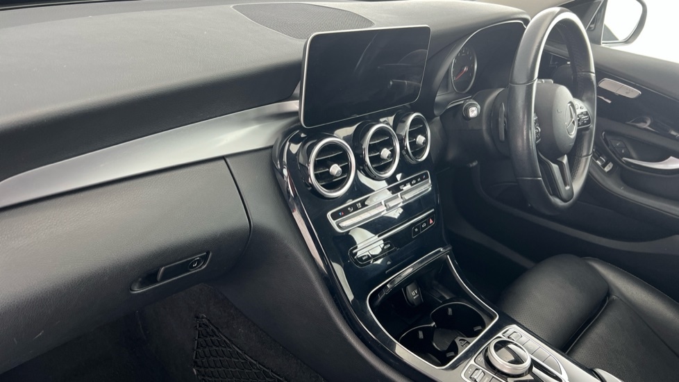 Used Mercedes-Benz C Class 2019 for sale - 76350835: Photo 10
