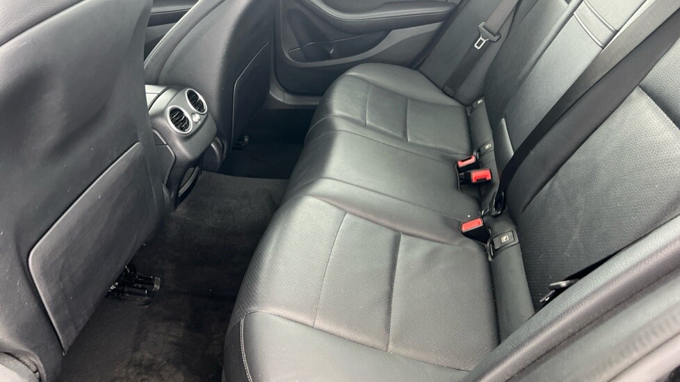 Used Mercedes-Benz C Class 2019 for sale - 76350835: Photo 14