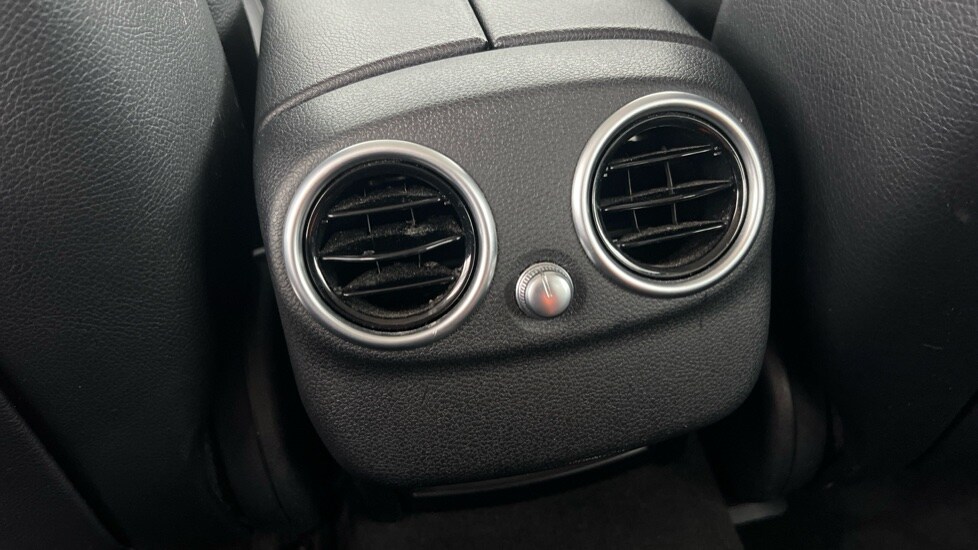 Used Mercedes-Benz C Class 2019 for sale - 76350835: Photo 30