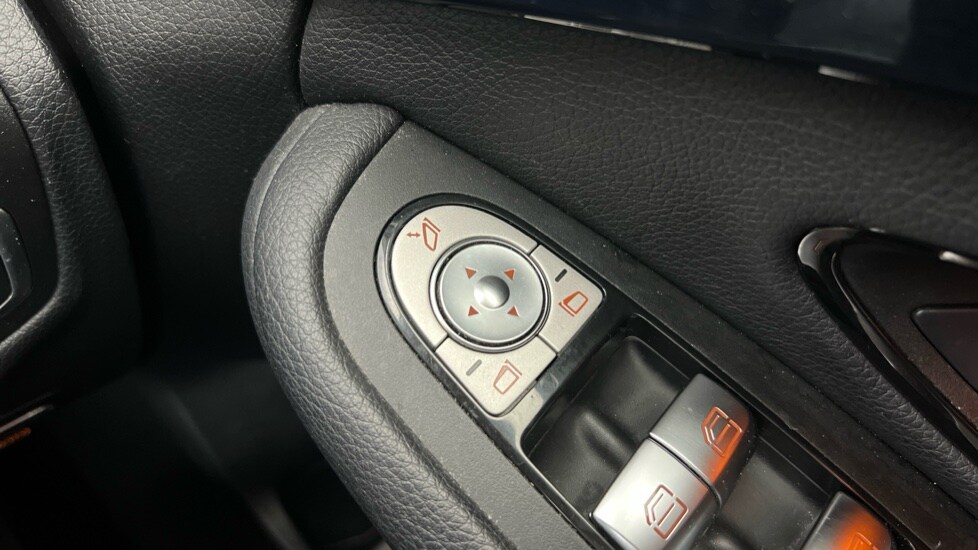 Used Mercedes-Benz C Class 2019 for sale - 76350835: Photo 35