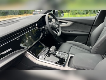 Used Audi Q7 2025 for sale - 75603002: Photo