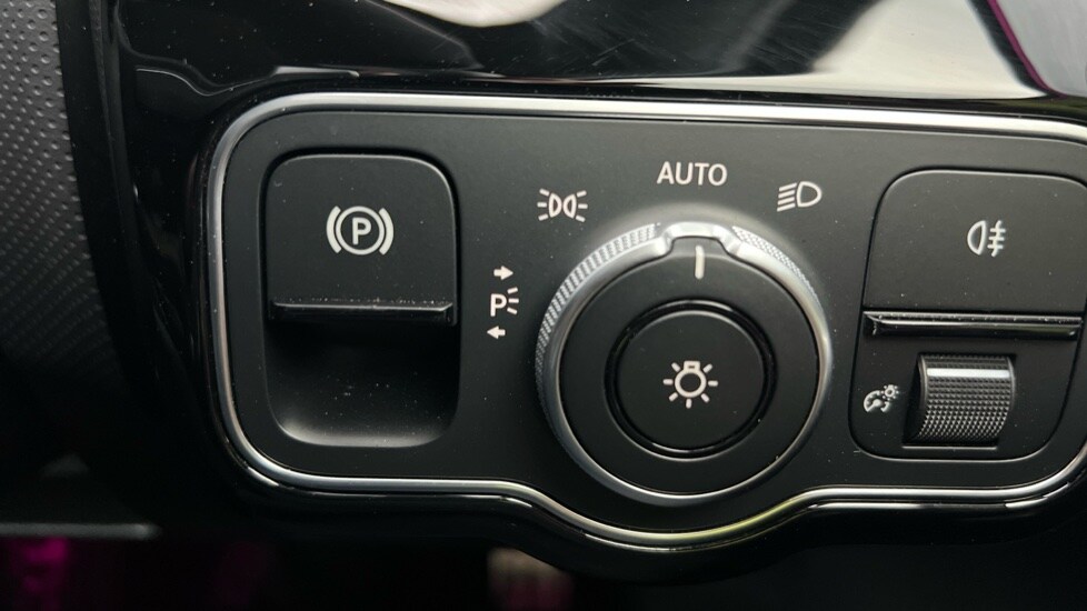 Used Mercedes-Benz A-Class 2019 for sale - 76528940: Photo 32