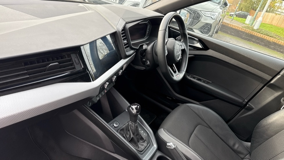 Used Audi A1 2022 for sale - 76773379: Photo 2