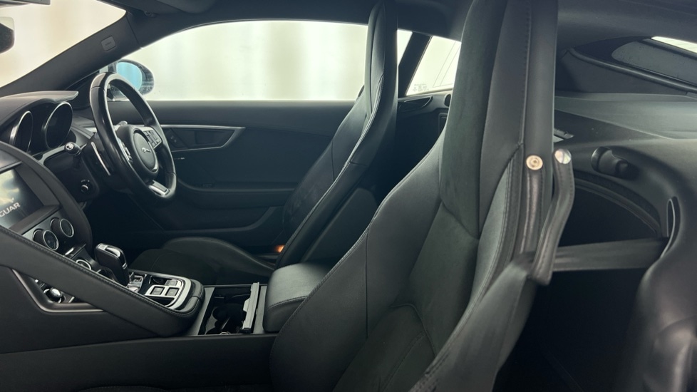 Used Jaguar F-Type 2019 for sale - 76420301: Photo 14