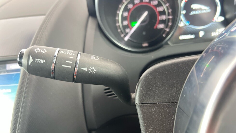 Used Jaguar F-Type 2019 for sale - 76420301: Photo 25