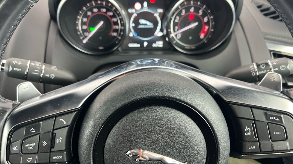 Used Jaguar F-Type 2019 for sale - 76420301: Photo 46