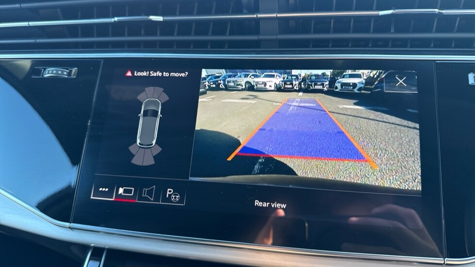 Used Audi Q7 2023 for sale - 76067086: Photo 35