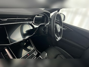 Used Audi Q7 2024 for sale - 76420555: Photo