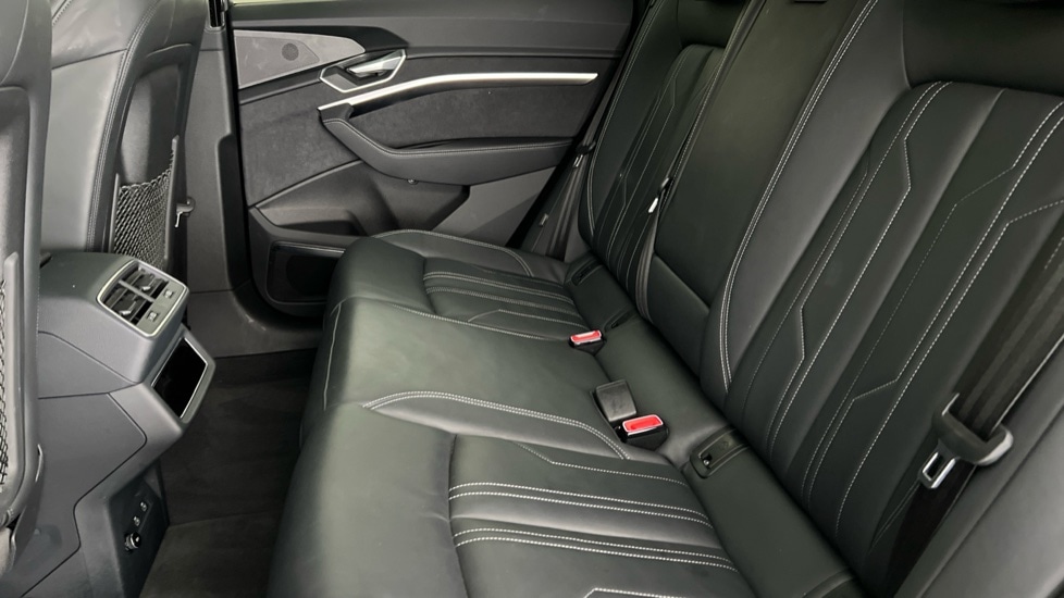 Used Audi Q8 2024 for sale - 76180207: Photo 15
