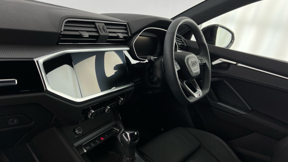 Used Audi Q3 2025 for sale - 76872027: Photo 2