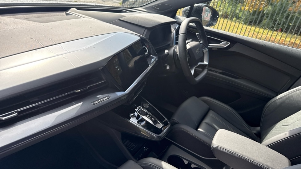 Used Audi Q4 e-tron 2024 for sale - 76168547: Photo 2